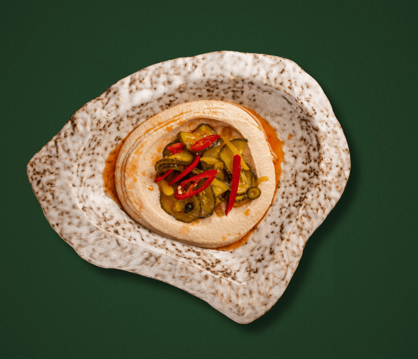 Хумус з маринованими овочами