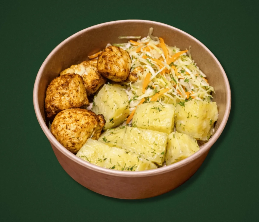 Шашлик курячий, картопля з маслом та кропом, салат з молодої капусти