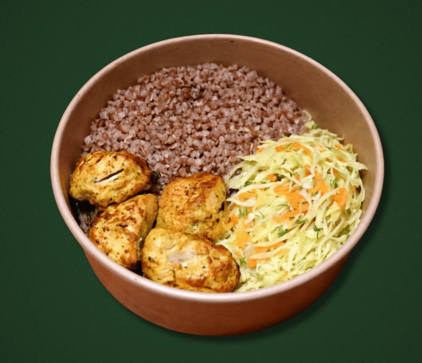 Шашлик курячий, гречка та салат з молодої капусти